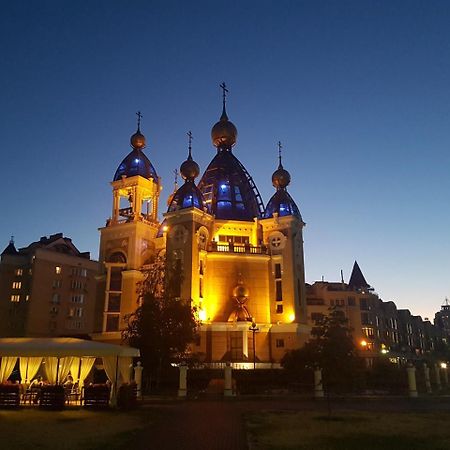 Dream Town Apartment Kiev Buitenkant foto