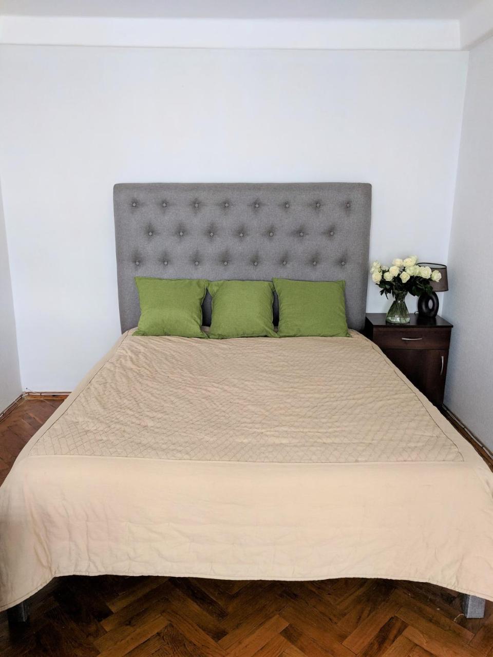 Dream Town Apartment Kiev Buitenkant foto
